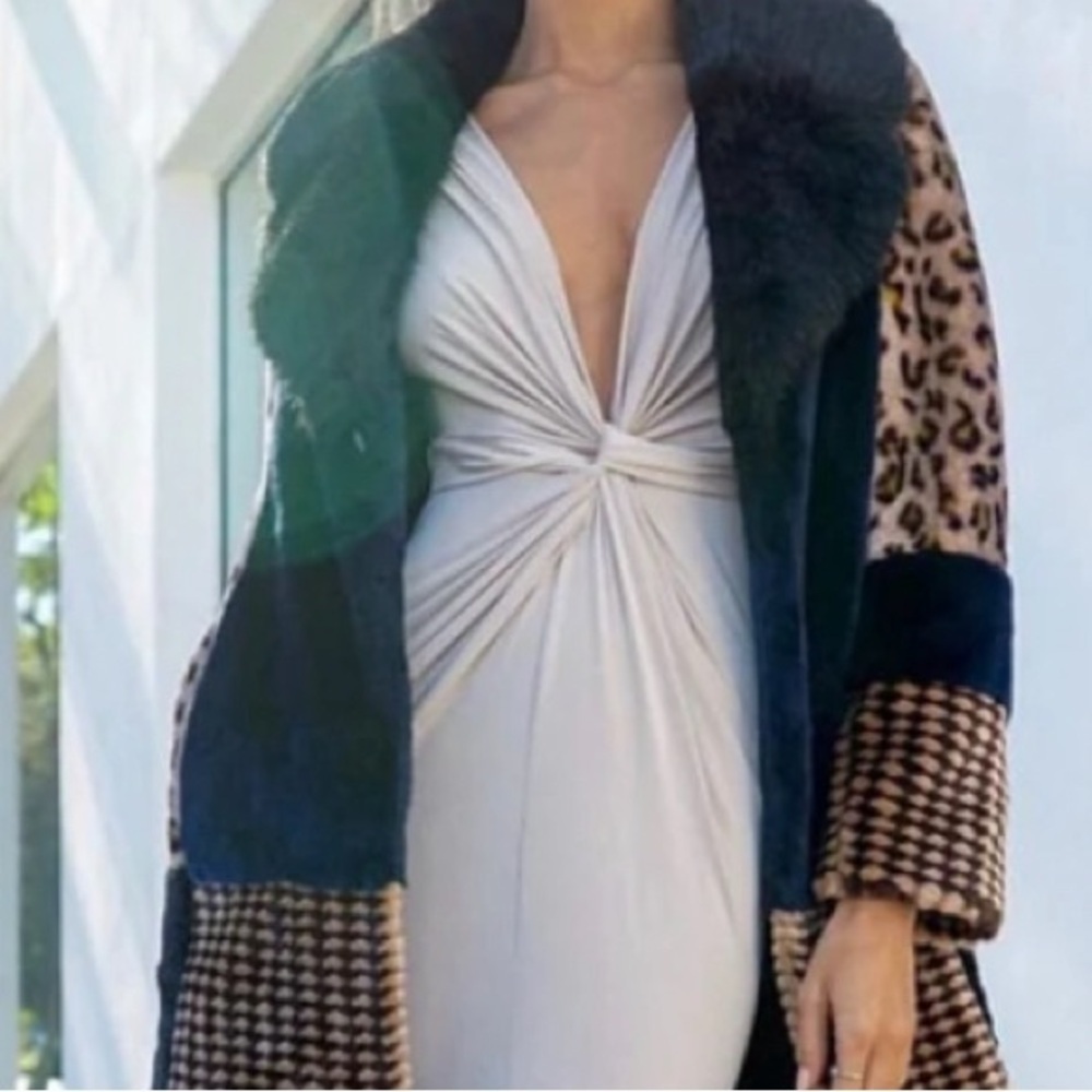 👗 Nothing But Love Plunging Ruched Beige Evening Dress - Size Large ✨ - Picture 3 of 15